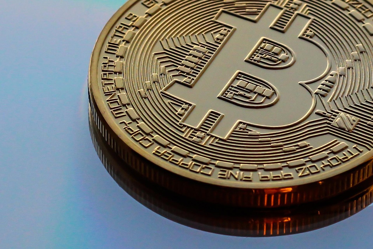 黄金再飙新高！数据：比特币通常在100~150天内跟进拉涨